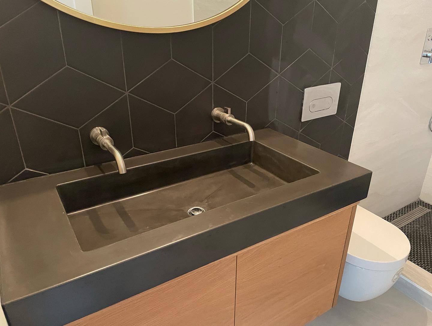 D6E2EEA0-1A6E-471B-9D5D-3A299F5E75FD